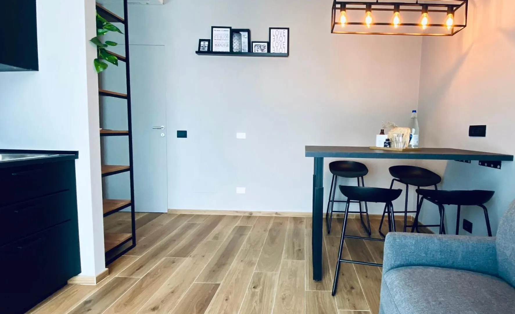 M4 Black Monolocale Moderno E Funzionale Scandicci
